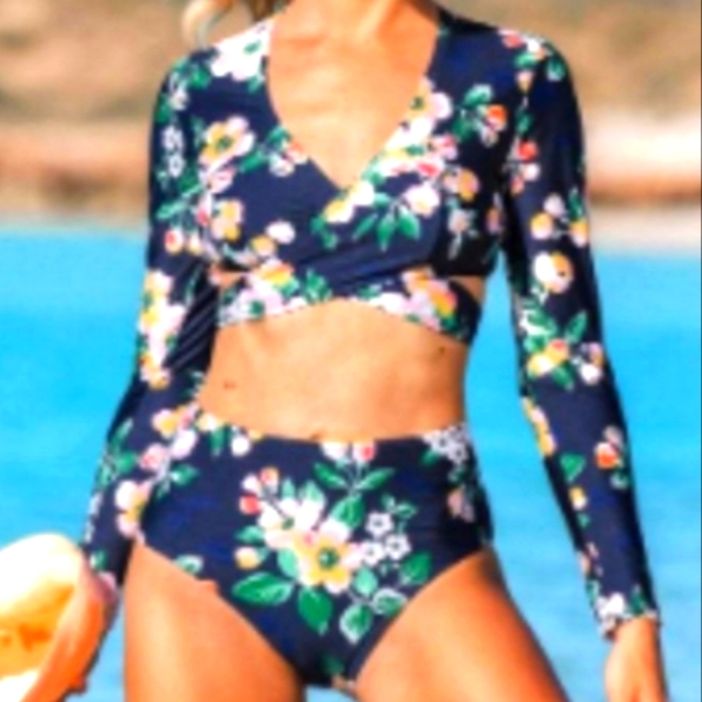 Long sleeve swim suit. NWT size L. Floral
